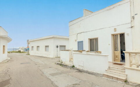 Casa Marinella, Marina di Mancaversa: Wall, Architecture, Residential Area, Home, Human Settlement, Composite Material, Concrete, Electrical Supply, Suburb, Plaster