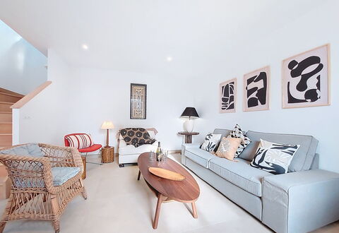 Magdanela: Furniture, Interior Design, Flooring, Floor, Couch, Wood, Room, Living Room, Ceiling, Table