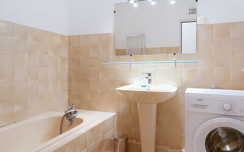 Les Jardins du Soleil: Bathroom, Flooring, Plumbing Fixture, Interior Design, Wall, Floor, Sink, Tap, Bathroom Sink, Plumbing