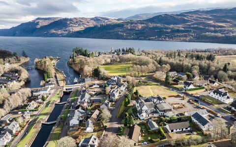 The Chalet: Water, Body Of Water, Waterway, Residential Area, Landscape, House, Bank, Watercourse, Channel, Human Settlement
