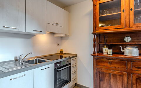 Centro Storico Porlezza: Cabinetry, Countertop, Kitchen, Furniture, Kitchen Appliance, Wood, Interior Design, Flooring, Major Appliance, Cupboard