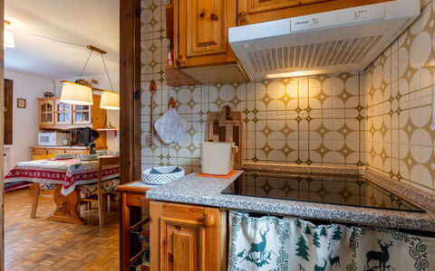 Maisonette Grand Soleil: Interior Design, Wood, Flooring, Kitchen, Floor, Cabinetry, Ceiling, Countertop, Brown, Room