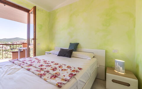 Parigi: Interior Design, Wall, Furniture, Bed, Bedroom, Ceiling, Room, Flooring, Floor, Bed Sheet