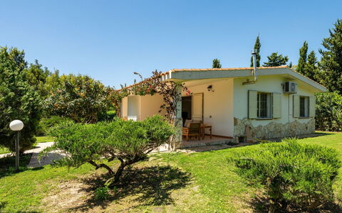 Malù House: Cottage, Land Lot, Estate, Garden, Shade, Farmhouse, Lawn, Backyard, Yard, Landscaping