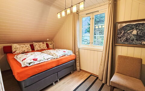 Ese Panorama: Bedroom, Interior Design, Wood, Bed, Bed Sheet, Floor, Ceiling, Room, Flooring, Bedding