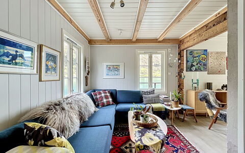 Ese Panorama: Furniture, Interior Design, Couch, Flooring, Wood, Living Room, Ceiling, Floor, Home, Room