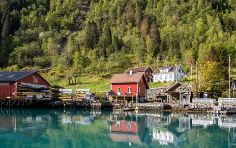 Ese Panorama: Body Of Water, Mountainous Landforms, Natural Landscape, Mountain, Highland, Watercourse, Bank, Landscape, Hill, Lake