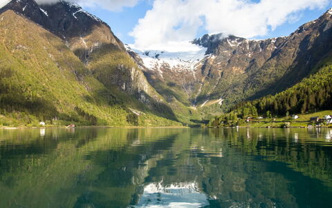 Ese Panorama: Mountainous Landforms, Mountain, Water, Body Of Water, Natural Landscape, Mountain Range, Watercourse, Highland, Hill, Tarn
