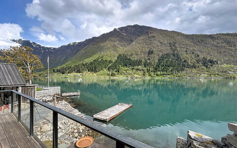 Ese Panorama: Water, Mountainous Landforms, Mountain, Hill, Highland, Mountain Range, Hill Station, Lake, Valley, Reservoir