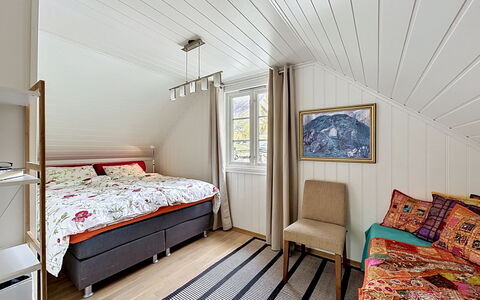 Ese Panorama: Interior Design, Flooring, Floor, Wood, Bedroom, Ceiling, Bed, Furniture, Room, Bed Sheet