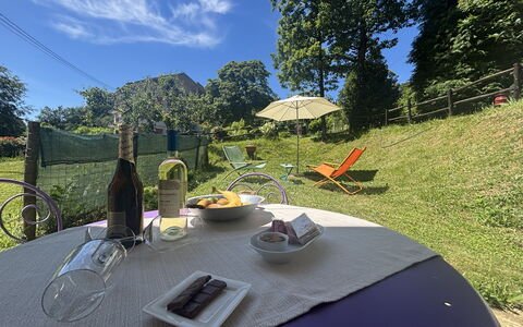 La Montagna al Mare, Relax sul Beigua: Garden, Lawn, Outdoor Table, Outdoor Furniture, Landscaping, Yard, Backyard, Park, Eco Hotel, Shadow