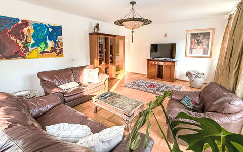 Acereto: Furniture, Interior Design, Flooring, Couch, Floor, Wood, Ceiling, Room, Living Room, Table