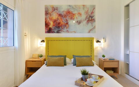 El Veril: Furniture, Bed, Interior Design, Bedroom, Wall, Floor, Bedding, Bed Sheet, Flooring, Room