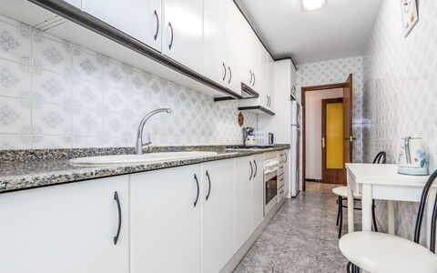 Tomas de Victoria: Flooring, Floor, Apartment, Room, Tile, Countertop, Cabinetry