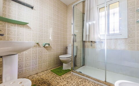 Tomas de Victoria: Flooring, Floor, Plumbing Fixture, Bathroom, Interior Design, Toilet, Toilet Seat, Tile, Plumbing