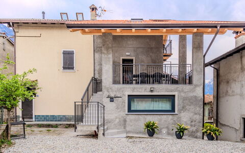 Colico 132: Wall, Home, House, Facade, Door, Residential Area, Cottage, Balcony, Concrete, Stairs