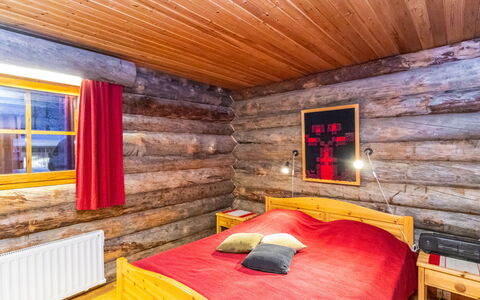 Äkästupa: Wood, Ceiling, Log Cabin, Wood Stain, Bedroom, Hardwood, Bed, Cottage, Wood Flooring, Bedding