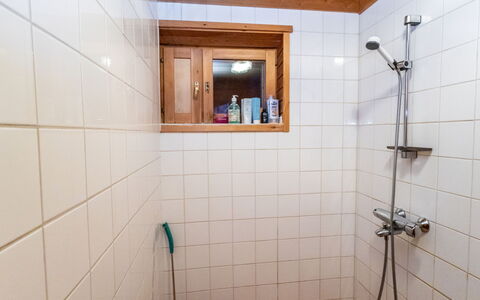 Äkästupa: Wall, Bathroom, Plumbing Fixture, Flooring, Floor, Interior Design, Plumbing, Shower Head, Shower, Room