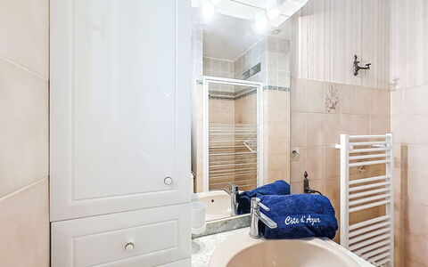 Le Racine: Flooring, Interior Design, Plumbing Fixture, Floor, Bathroom, Bathroom Cabinet, Tap, Mirror, Room, Plumbing