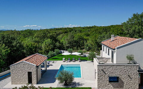 Vonskari: Swimming Pool, House, Home, Residential Area, Estate, Cottage, Farmhouse, Door, Resort, Villa