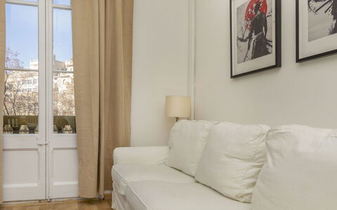 Rocafort - Plaza España: Shade, Apartment, Balcony, Landscaping, Yard, Outdoor Furniture, Villa