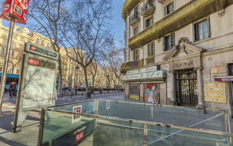 Rocafort - Plaza España: Shade, Apartment, Balcony, Landscaping, Yard, Outdoor Furniture, Villa