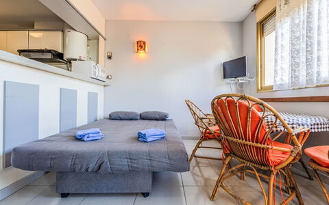 Cavet Mar: Shade, Apartment, Balcony, Landscaping, Yard, Outdoor Furniture, Villa