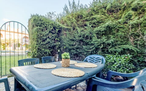 Cambrils 62: Shade, Apartment, Balcony, Landscaping, Yard, Outdoor Furniture, Villa