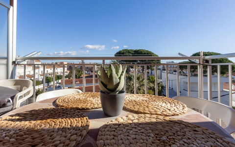 Ponderosa: Shade, Apartment, Balcony, Landscaping, Yard, Outdoor Furniture, Villa
