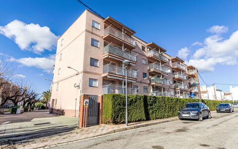 Ponderosa: Shade, Apartment, Balcony, Landscaping, Yard, Outdoor Furniture, Villa