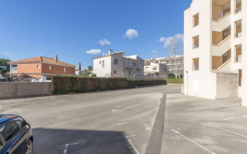 Tarraco: Shade, Apartment, Balcony, Landscaping, Yard, Outdoor Furniture, Villa