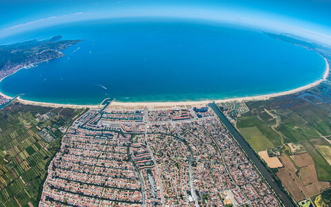 Empuriabrava 381: Coast, Aerial Photography, Bird'S-Eye View, Sea, Coastal And Oceanic Landforms, Ocean, Beach, Shore, Bay, Channel