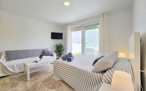Ático B - Cartagena Centro Histórico: Flooring, Interior Design, Furniture, Floor, Apartment, Home, Room, Ceiling, Wood Flooring, Balcony