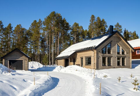 Fjällhemmet: Wood, Cottage, Home, House, Roof, Siding, Winter, Snow, Freezing, Slope