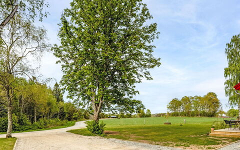 Hönetorpet: Leaf, Tree, Nature, Branch, Green, Grass, Plain, Land Lot, Trunk, Woody Plant