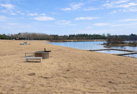 Hönetorpet: Sky, Horizon, Bank, Sand, Beach, Shore, Lake, Reservoir, Coast