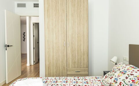 Camino del Río - Caminito del Rey: Furniture, Bed, Interior Design, Bedroom, Wall, Floor, Flooring, Wood, Room, Bedding