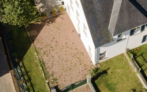 Mahionias'S Cottage: Roof, Residential Area, House, Home, Cottage, Lawn, Estate, Landscaping, Garden, Suburb