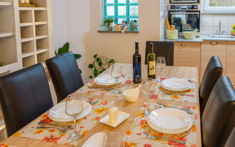 Holyday Home Midas: Furniture, Interior Design, Tableware, Table, Chair, Dining Room, Kitchen & Dining Room Table, Flooring, Lighting, Tablecloth
