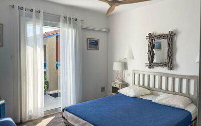 Haut Casa Blue 700.1: Furniture, Interior Design, Bed, Bedroom, Wood, Floor, Flooring, Bed Sheet, Bedding, Apartment