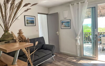 Accommodation:&nbsp;Bas Casa Blue 700.2