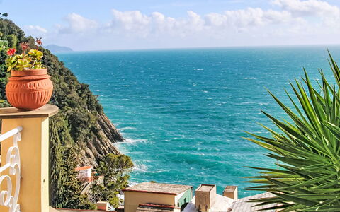 Laccadiva: Blue, Body Of Water, Water, Coast, Coastal And Oceanic Landforms, Sea, Horizon, Summer, Beach, Ocean