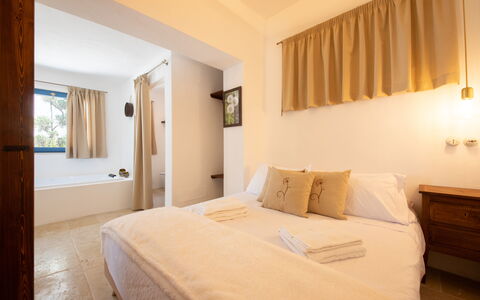 Trulli Valle D'Itria - Martina Franca: Bed, Wall, Furniture, Interior Design, Bedroom, Wood, Flooring, Floor, Ceiling, Bed Sheet