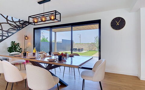 Ty Béthanie: Furniture, Interior Design, Flooring, Wall, Table, Light Fixture, Chair, Dining Room, Floor, Wood