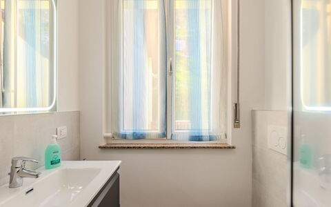 La Finestra su Bellagio: Bathroom, Interior Design, Plumbing Fixture, Wall, Bathroom Sink, Mirror, Flooring, Sink, Floor, Tap