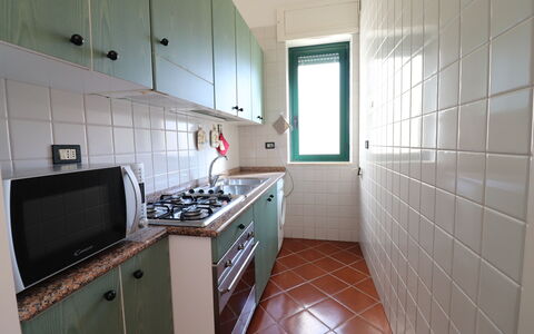Giulia: Kitchen, Major Appliance, Kitchen Stove, Kitchen Appliance, Gas Stove, Countertop, Stove, Cooktop, Apartment, Kitchen Sink