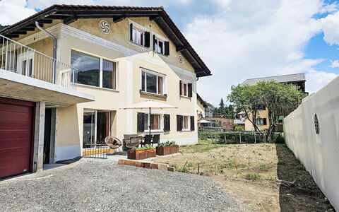 Chesa Giere: Building, Wall, Window, Residential Area, House, Home, Facade, Architecture, Neighbourhood, Town