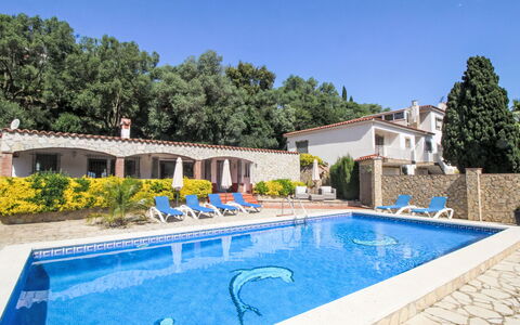 Roca Mas Mato: Swimming Pool, Resort, Outdoor Furniture, Villa, Hotel, Hacienda, Eco Hotel, Sunlounger, Umbrella, Houseplant
