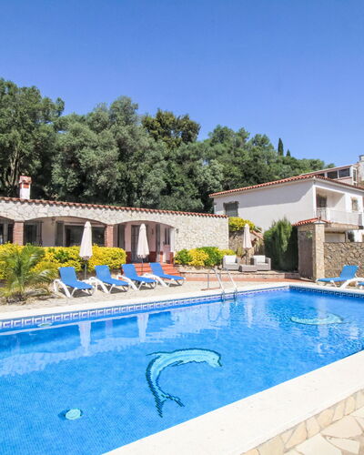 Roca Mas Mato: Swimming Pool, Resort, Outdoor Furniture, Villa, Hotel, Hacienda, Eco Hotel, Sunlounger, Umbrella, Houseplant