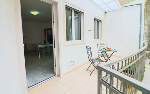 Casa Kalès Otranto – Holiday Home 4 Guests – Ac, W: Flooring, Floor, Interior Design, Home, Apartment, Door, Ceiling, Balcony, Wood Stain, Home Door